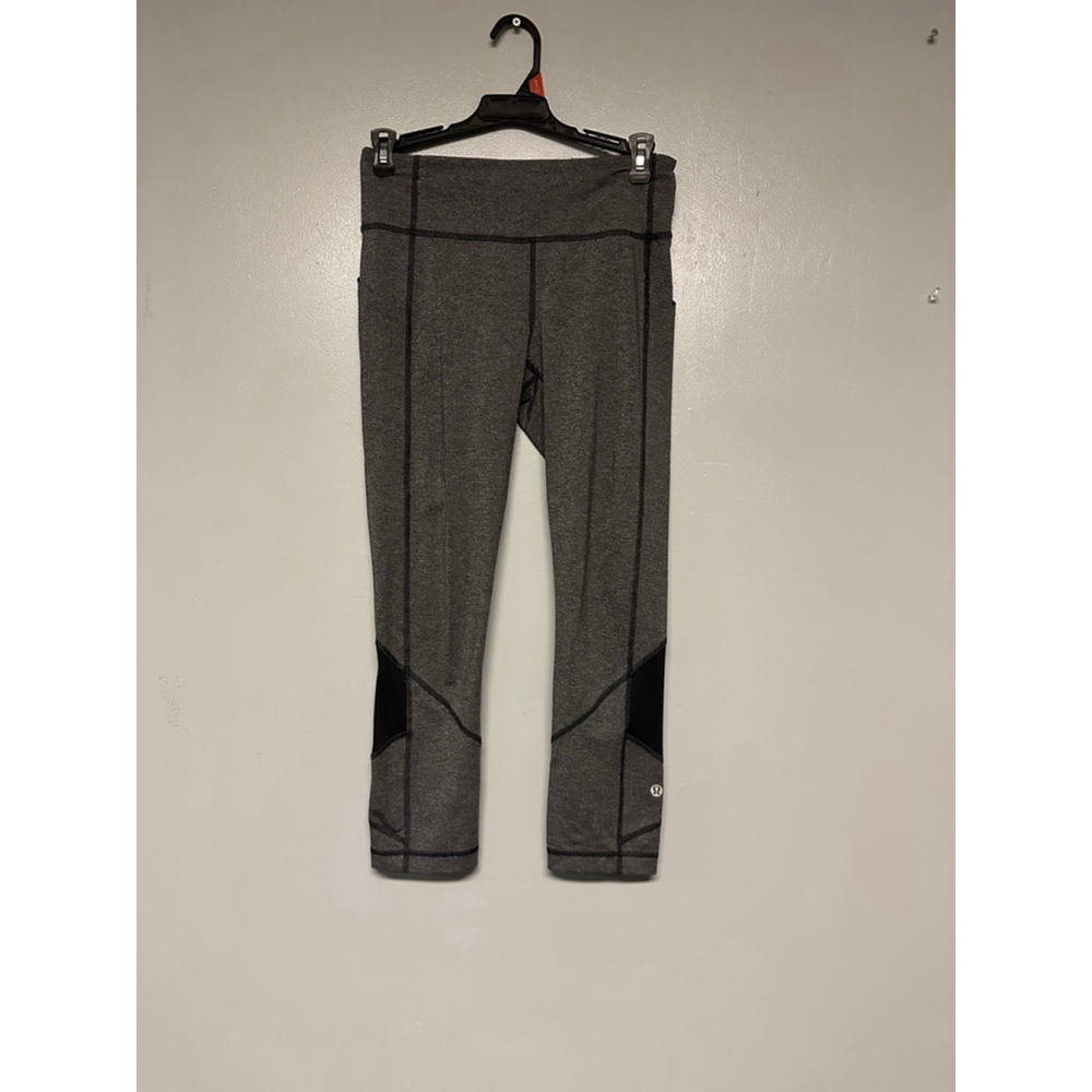 Women's Lululemon Gray and Black Size 4 align cropped leggings athletic work out